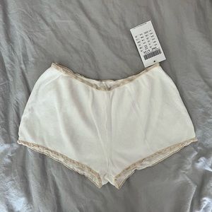 emery thermal lace shorts